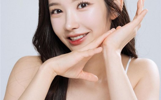 《Nahyun Kim》甜美脸蛋外加清新气质马上让人心动！